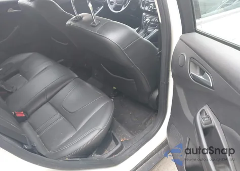 2012 Ford Focus Titanium z USA, uszkodzony, nr VIN 1FAHP3N26CL183004